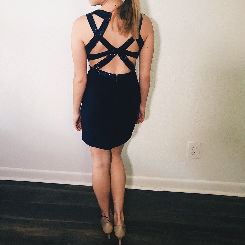 Dress - Picture 3 of 3